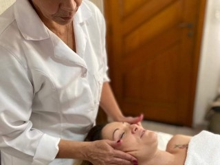 Cristal massagens e terapia tântrica